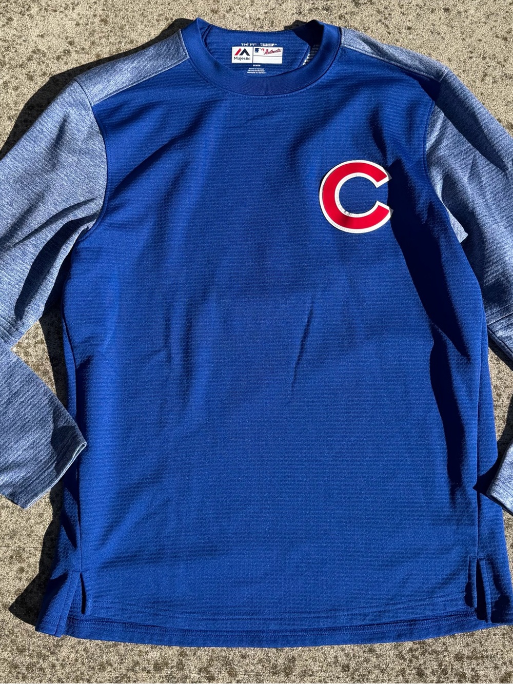 Majestic men’s Chicago Cubs Therma base long sleeve pullover shirt medium